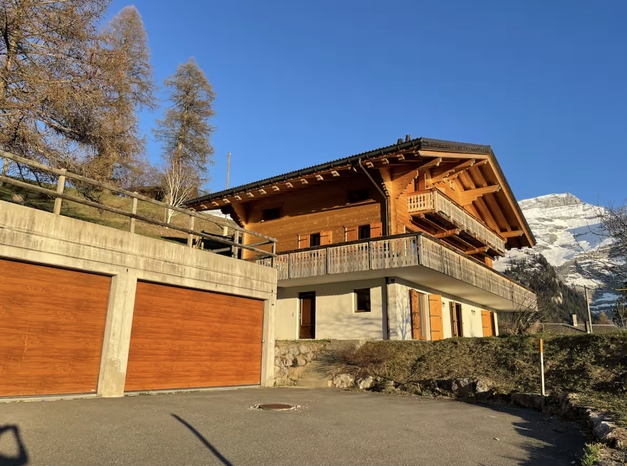 Modern 4BR Chalet